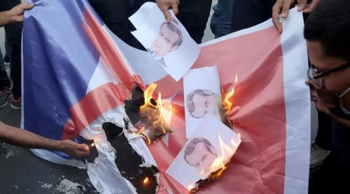 Ближний Восток объявил бойкот Франции