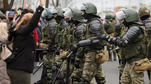 «Деды против террора»: в Беларуси проходит марш на фоне угроз Лукашенко «не брать пленных»