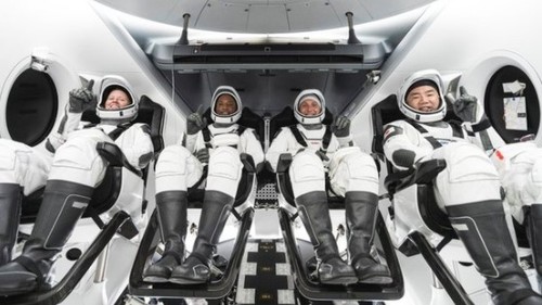 Нова ера космічних польотів: SpaceX запустила Crew Dragon з чотирма астронавтами на борту (ВІДЕО)