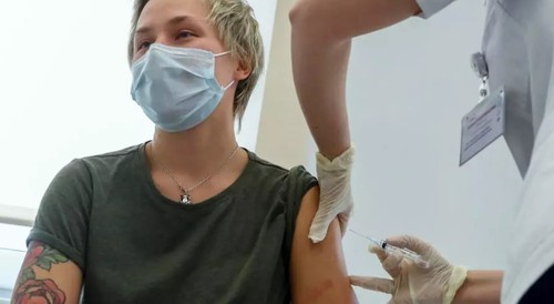 В России началась вакцинация населения основных групп риска против коронавируса