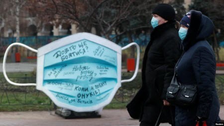 Український уряд не планує скасовувати локдаун попри зниження захворюваності, бо після свят очікують на нову хвилю COVID і грипу