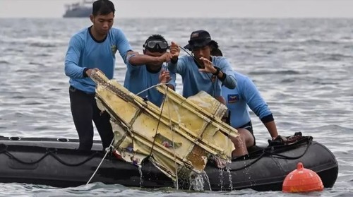 Что известно о крушении Boeing в Индонезии: сильная турбулентность и 26-летний самолет