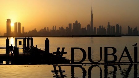 Дубай "розплачується" спалахом коронавірусу за те, що заохотив туризм