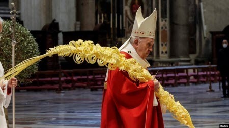 Папа Франциск провів службу у Вербну неділю з обмеженою кількістю відвідувачів