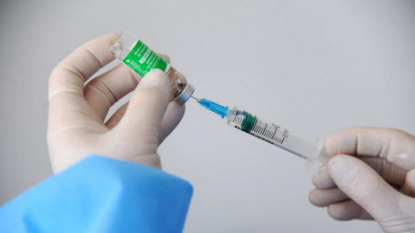 Украине понадобится 10 лет на вакцинацию населения – Bloomberg