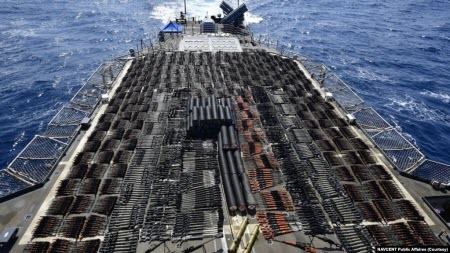 Військовий крейсер США Monterey затримав судно з російською та китайською зброєю