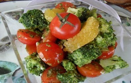 Бабусині страви: "Салат з броколі і апельсину"