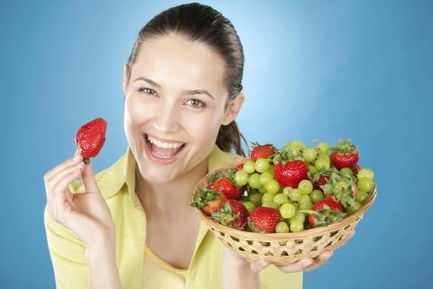 Как правильно есть фрукты и ягоды, чтобы не набрать лишний вес