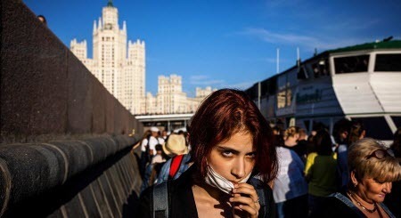 Le Temps: Официально необъяснимый пик избыточной смертности в России