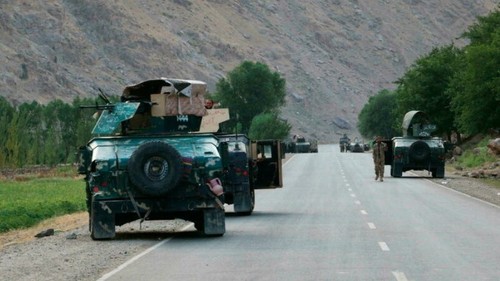 Север Афганистана отступает перед талибами - Таджикистан видит угрозу своей границе