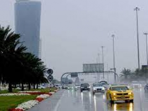 В Эмиратах в 50-градусную жару искусственно вызвали дождь: страну залили ливни
