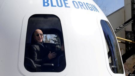 Команда Безоса готується до першого пілотованого польоту Blue Origin