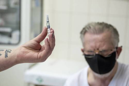 Libération: Китайская вакцина в Венгрии: "Это был своего рода эксперимент над пожилыми людьми"