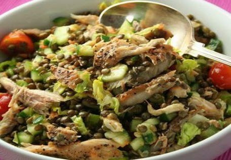 Бабусині страви: "Салат з копченою рибою"