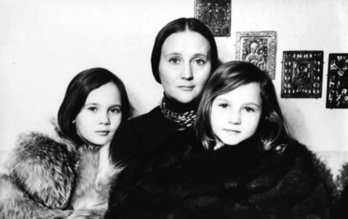 Почему дочерей погибшей актрисы Микаэлы Дроздовской воспитывал не отец, а подруги