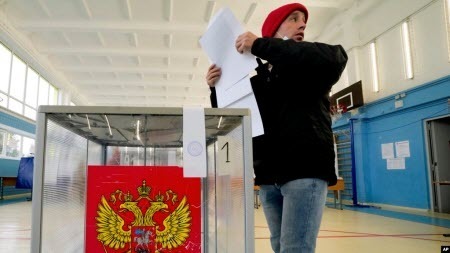 В Росії завершились триденне голосування на виборах в Держдуму. Спостерігачі повідомляють про безліч порушень