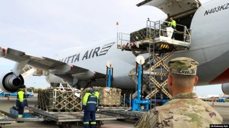 В Україну прибув перший вантаж додаткової безпекової допомоги від США