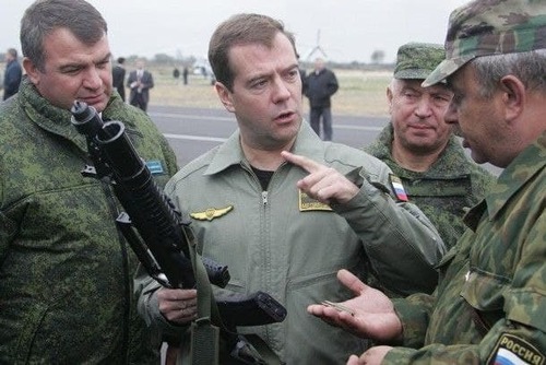 Медведева вбросили на украинскую амбразуру