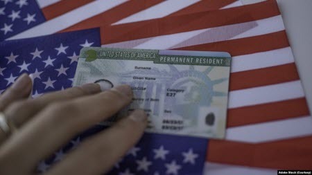 Посольство США в Україні поширило інструкції щодо лотереї "зелена картка" на 2023 рік українською