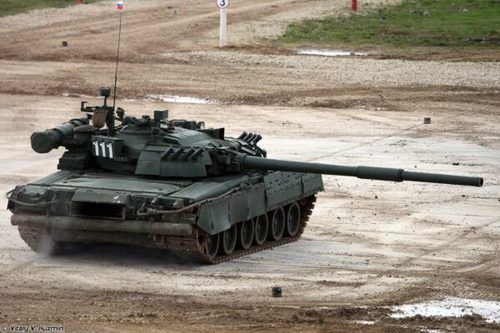 Bloomberg: Россия стягивает танки к границам Украины