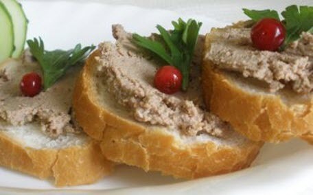 Бабусині страви: "Курячий паштет з горіхами та чорносливом"