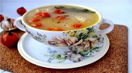 Бабусині страви: "Суп з куркою, білою фасолькою та помідорами черрі"