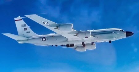 Літак ВПС США RC-135 кілька годин перебував у небі над Україною