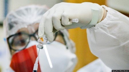 Китай пропагує власні вакцини по всьому світу, але критики вказують на їх меншу ефективність