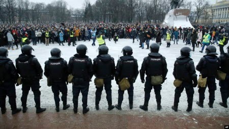В Кирове прошел согласованный пикет против войны с Украиной