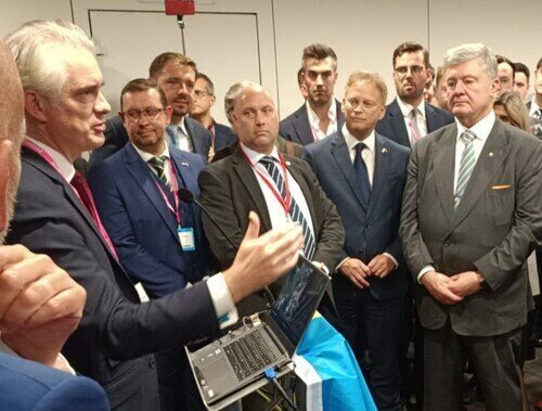"ЗЕ І ТРИ НЕТУРИСТИ ДАНІЛОВА" - Дмитро "Калинчук" Вовнянко