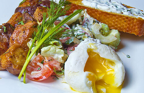 Бабусині страви: "Салат з куркою і яйцем пашот"