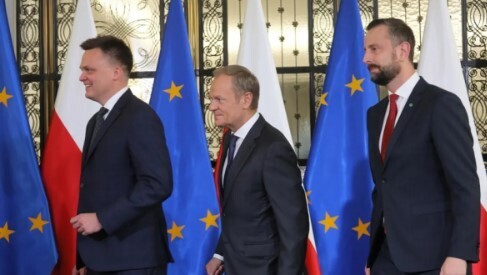 Новые власти Польши побеждают и на местных выборах