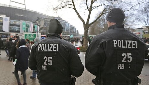 В Германии полицейские застрелили иранца, который набросился на них с ножом