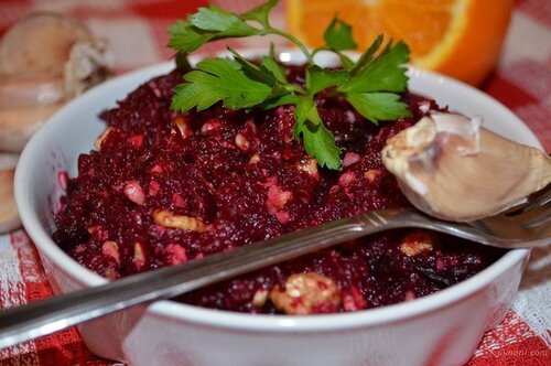 Маміни секрети "Буряк з горіхами та чорносливом"