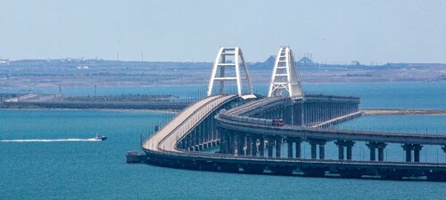 Российские власти ввели паспортный контроль на въезде на Крымский мост