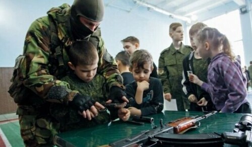 Окупанти готують старшокласників у Мелітополі до армії рф