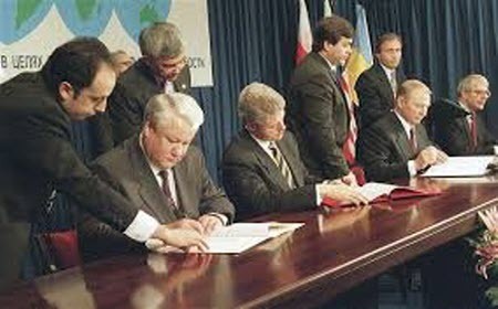 "Жодна країна світу не відмовилась від своєї ядерної зброї, тільки Україна..." - Жанна Мандриченко