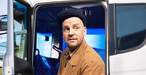 "Таємнича Фура на аеродромі Оленья. Версія ВАНЬКИ [Пародія]" - Юрий ВЕЛИКИЙ (ВИДЕО)