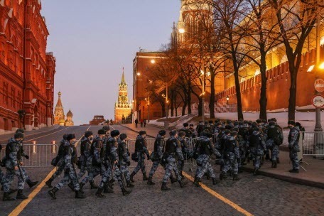 Воєнна економіка путіна на межі краху, — Bloomberg