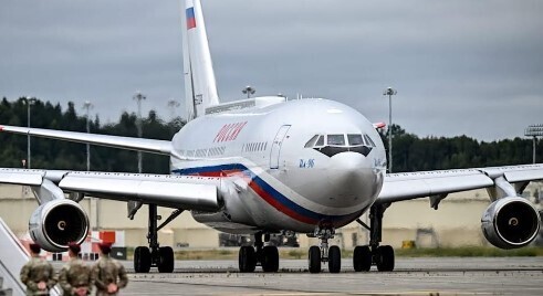Заправку путинских самолетов на Аляске оплатили налом