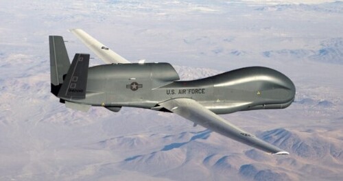 Стратегічний безпілотник Northrop Grumman RQ-4B веде розвідку над Чорним морем