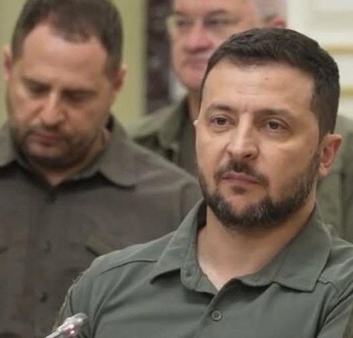 "«Гниль, яку більше не прикриє війна». The Economist про Зеленського" - Владислав Смірнов