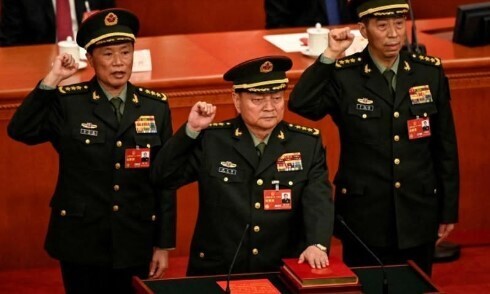 ГЕНЕРАЛЫ В ПЕСЧАНЫХ КАРЬЕРАХ