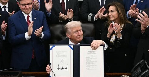 «Великая Америка» наконец сможет выплатить зарплаты своим госслужащим