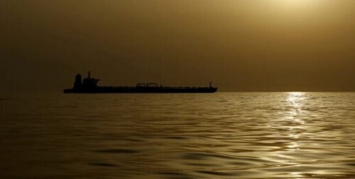 Майже третина морського експорту нафти росії застрягла в танкерах через санкції – JPMorgan