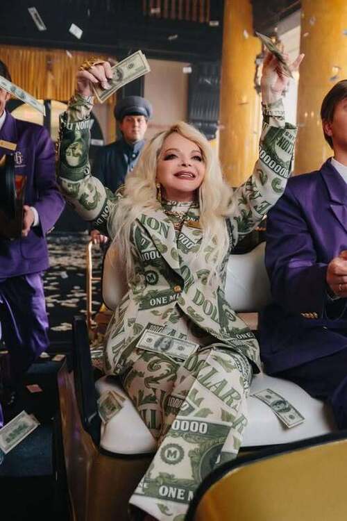 «Я -НАРОДНАЯ АРТИСТКА, У МЕНЯ С ПСИХИКОЙ ВСЕ НОРМАЛЬНО…»