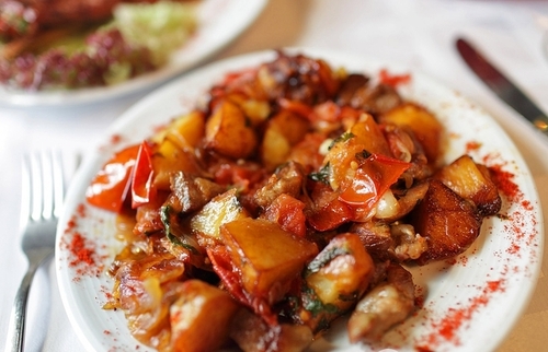 Маміни секрети "Тушкована картопля з м'ясом у мультиварці"