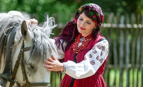 7 грудня - Всесвітній день української хустки: Прикмети та забобони