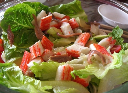 Бабусині страви: "Салат із крабових паличок з авокадо"