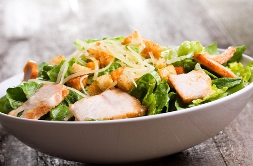 Маміни секрети "Салат із пекінської капусти з куркою і сирними кульками"